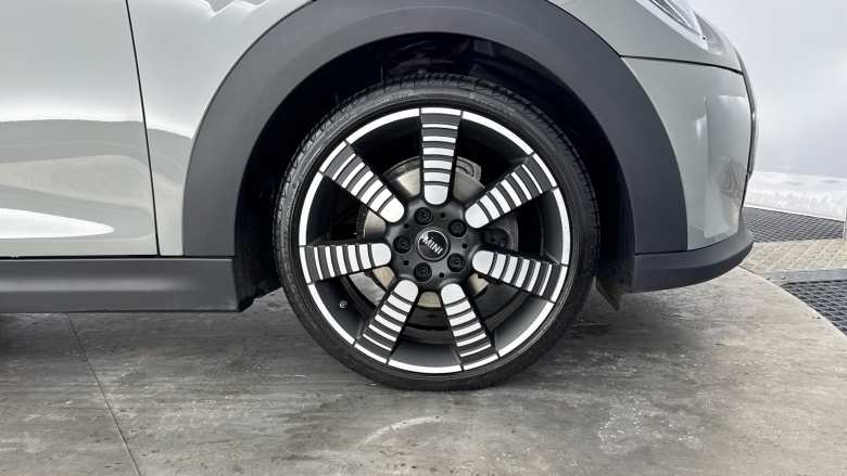 MINI Hatchback 1.5 Cooper Exclusive 3dr Auto Petrol Hatchback